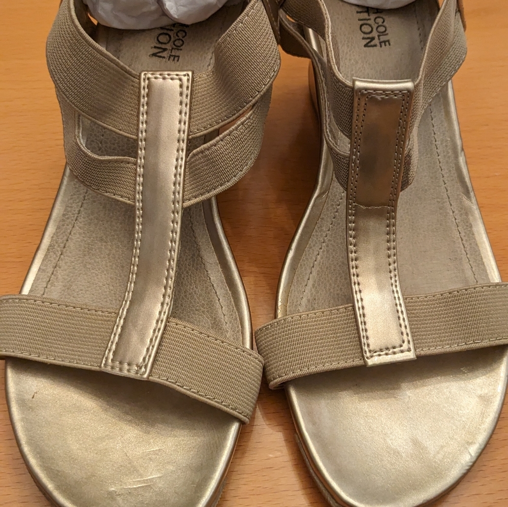 Kenneth Cole reaction elastic/wedges sandals gold size 7